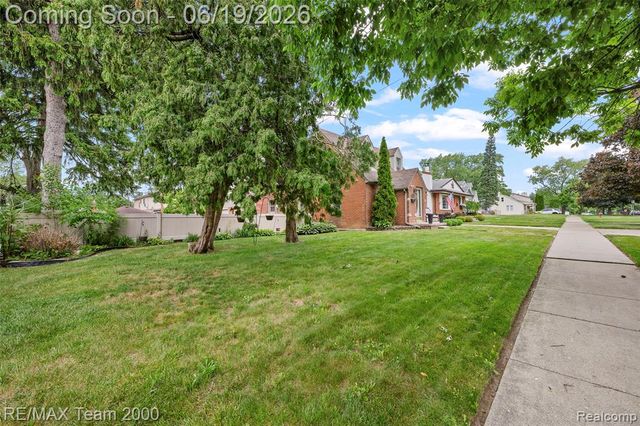 6155 N Silvery Lane, Dearborn Heights, MI 48127