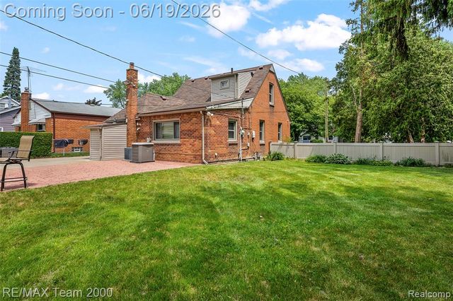 6155 N Silvery Lane, Dearborn Heights, MI 48127
