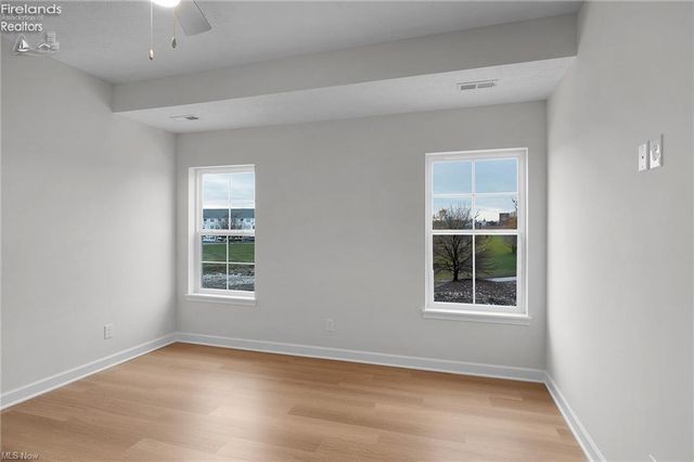 445 Harbor Lane, Lorain, OH 44052