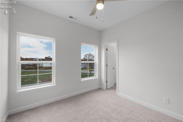 445 Harbor Lane, Lorain, OH 44052