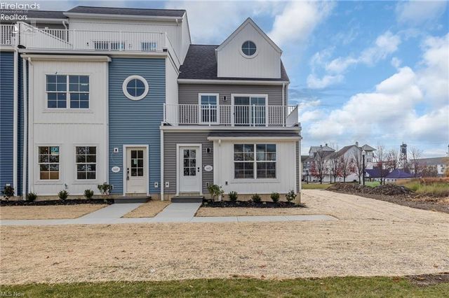 445 Harbor Lane, Lorain, OH 44052
