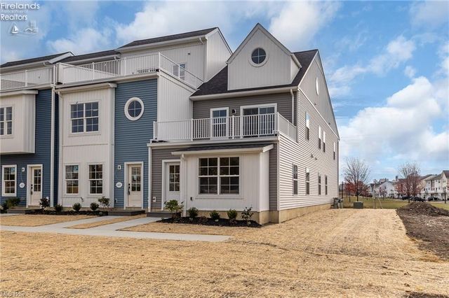 445 Harbor Lane, Lorain, OH 44052