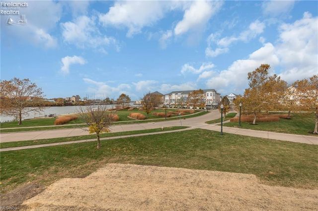 445 Harbor Lane, Lorain, OH 44052