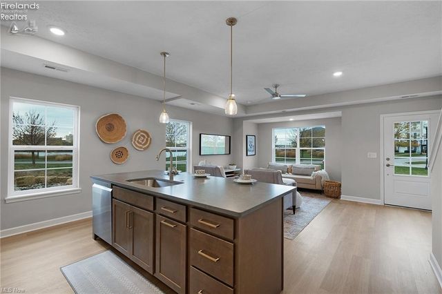 445 Harbor Lane, Lorain, OH 44052