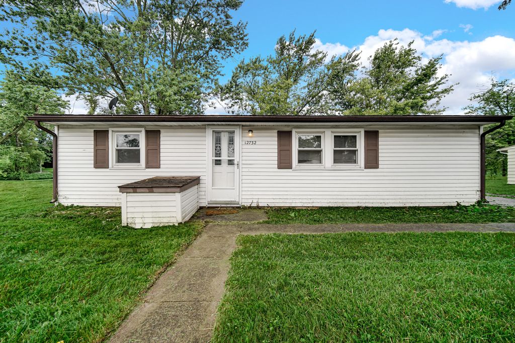 12732 Whitcomb Street, Crown Point, IN 46307