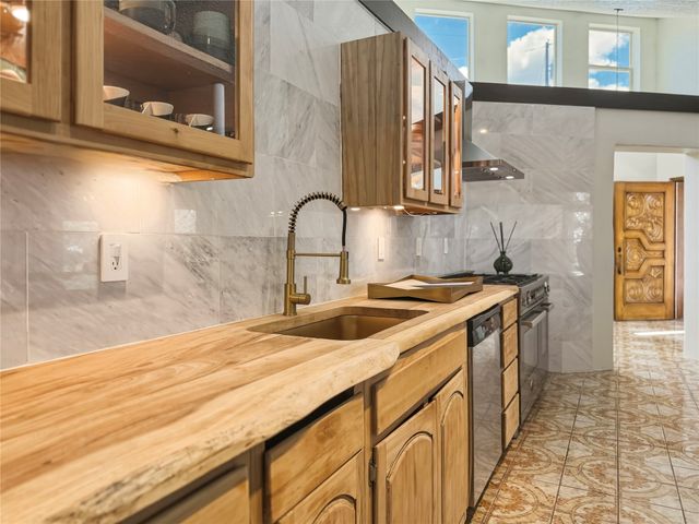 1095 Mansion Ridge Road, Santa Fe, NM 87501