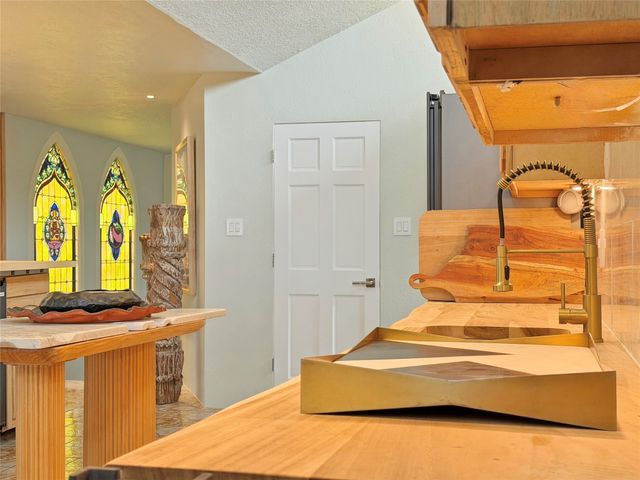 1095 Mansion Ridge Road, Santa Fe, NM 87501