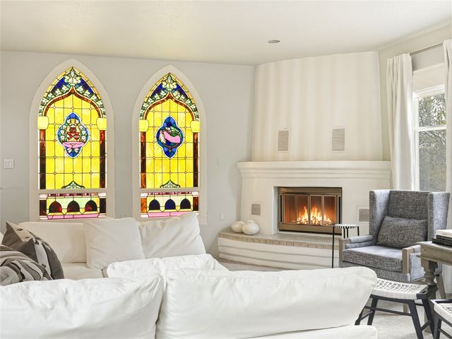 1095 Mansion Ridge Road, Santa Fe, NM 87501