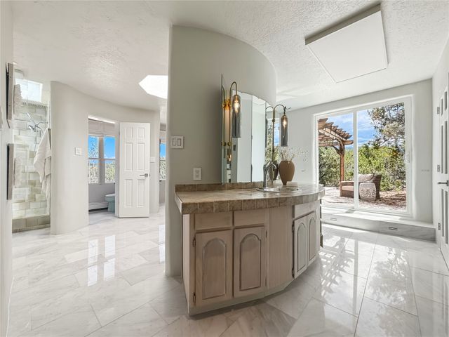 1095 Mansion Ridge Road, Santa Fe, NM 87501