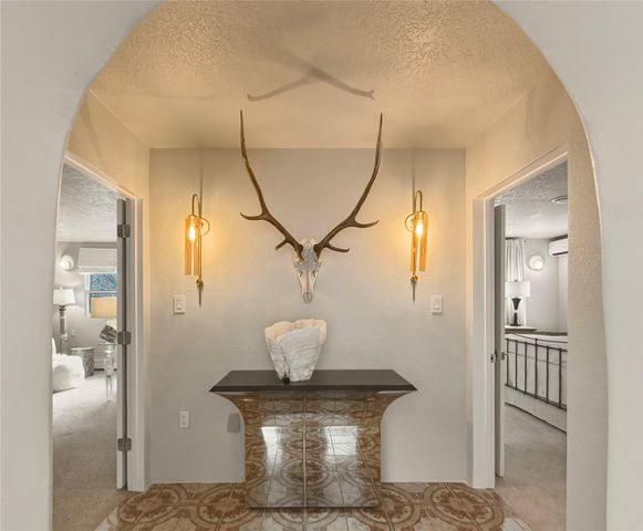 1095 Mansion Ridge Road, Santa Fe, NM 87501
