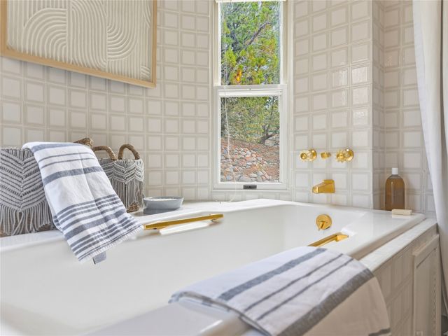 1095 Mansion Ridge Road, Santa Fe, NM 87501