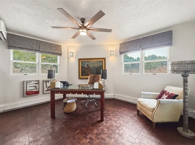 1095 Mansion Ridge Road, Santa Fe, NM 87501
