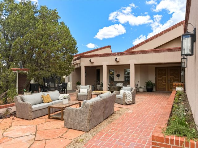 1095 Mansion Ridge Road, Santa Fe, NM 87501