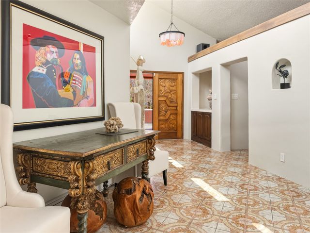 1095 Mansion Ridge Road, Santa Fe, NM 87501