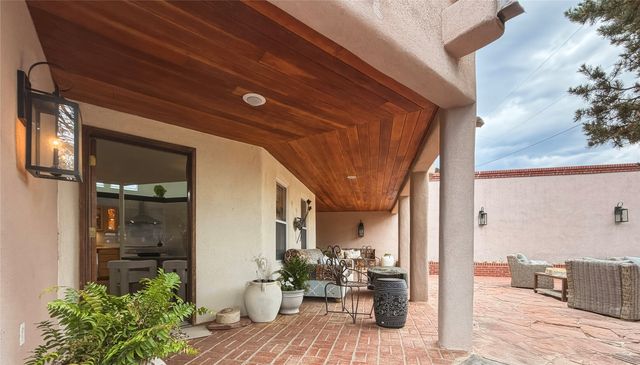 1095 Mansion Ridge Road, Santa Fe, NM 87501