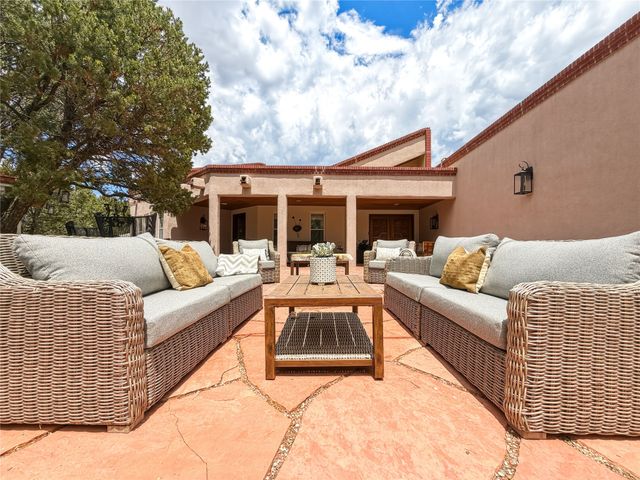 1095 Mansion Ridge Road, Santa Fe, NM 87501