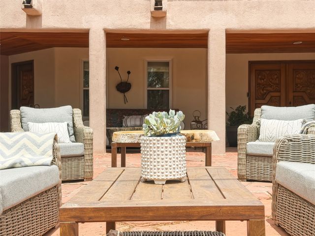 1095 Mansion Ridge Road, Santa Fe, NM 87501