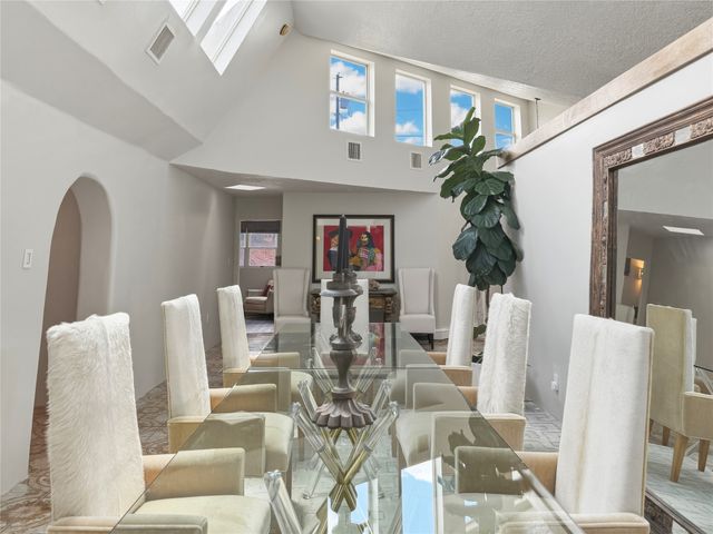 1095 Mansion Ridge Road, Santa Fe, NM 87501