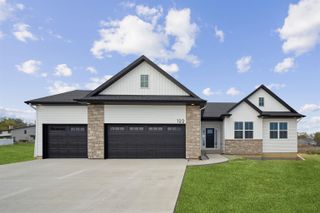 122 Goldcrest Court, Waterloo, IA 50701
