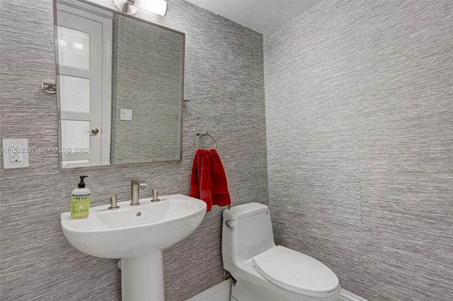 1201 River Reach Dr 102, Fort Lauderdale, FL 33315