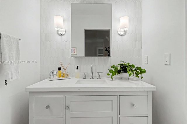 1201 River Reach Dr 102, Fort Lauderdale, FL 33315