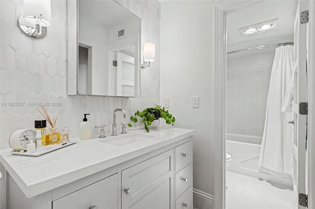 1201 River Reach Dr 102, Fort Lauderdale, FL 33315