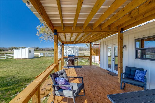 320 English Court, Springtown, TX 76082