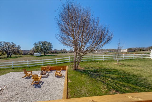 320 English Court, Springtown, TX 76082