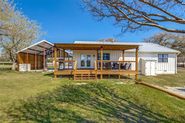 320 English Court, Springtown, TX 76082