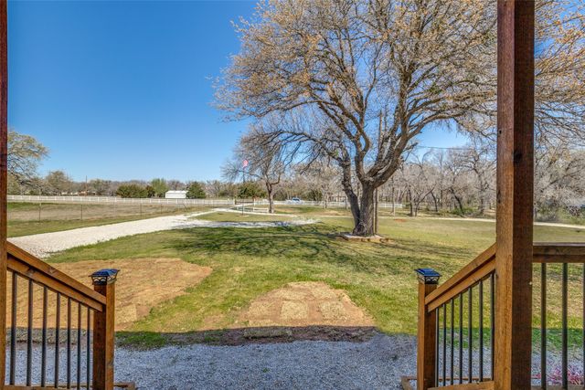 320 English Court, Springtown, TX 76082