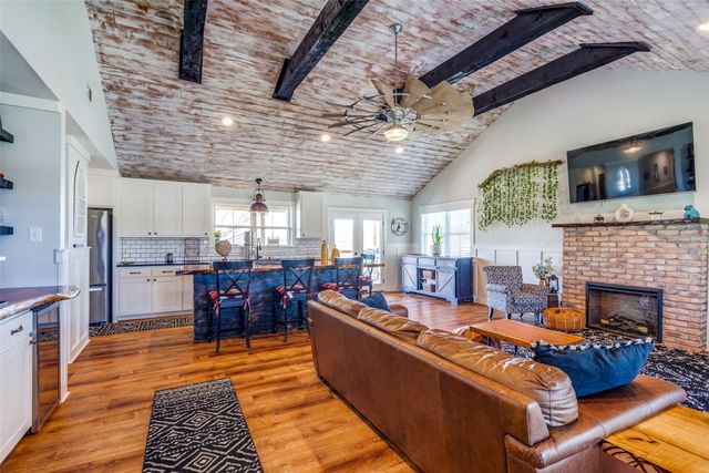 320 English Court, Springtown, TX 76082