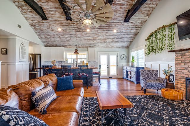 320 English Court, Springtown, TX 76082