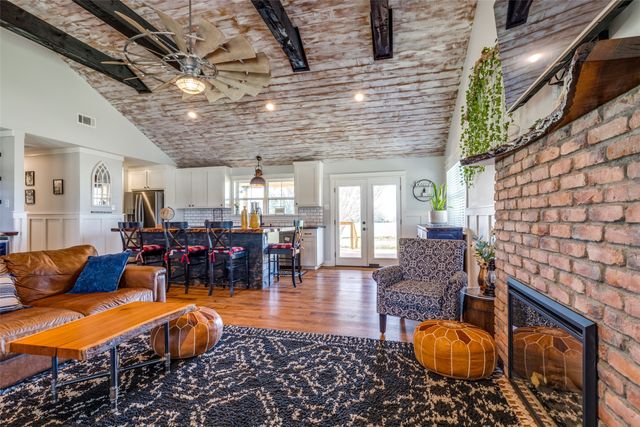 320 English Court, Springtown, TX 76082