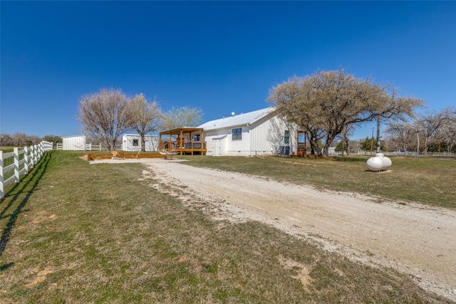 320 English Court, Springtown, TX 76082
