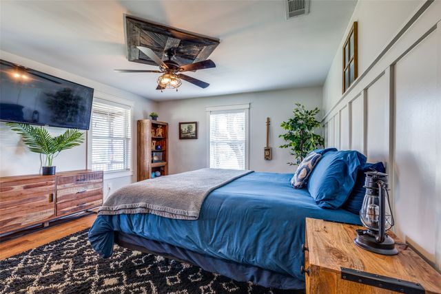 320 English Court, Springtown, TX 76082