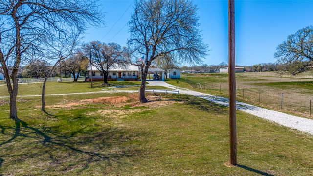 320 English Court, Springtown, TX 76082