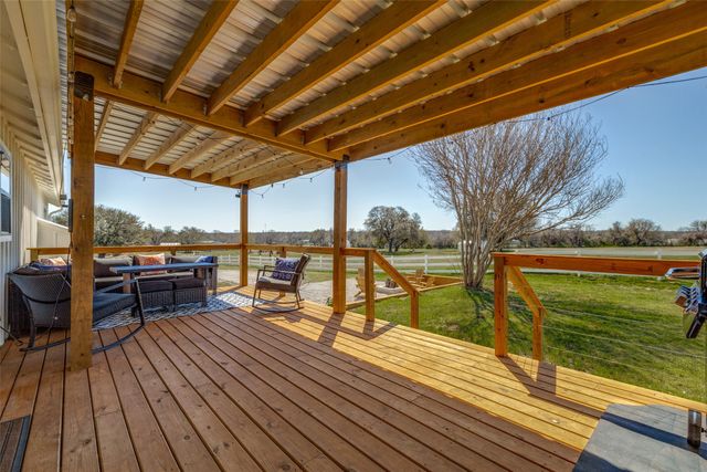320 English Court, Springtown, TX 76082