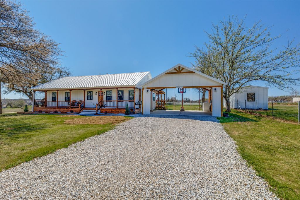 320 English Court, Springtown, TX 76082