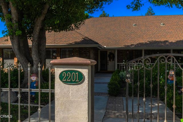 2201 Haggin Oaks Boulevard, Bakersfield, CA 93311