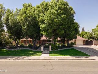 2201 Haggin Oaks Boulevard, Bakersfield, CA 93311