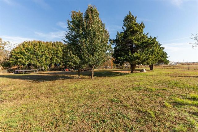 105802 S Parkwood Meadows Drive, Mcloud, OK 74851