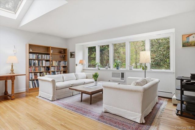 300 E Main Street, Centerport, NY 11721