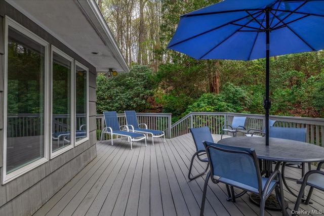 300 E Main Street, Centerport, NY 11721