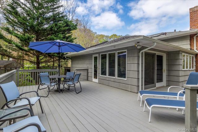 300 E Main Street, Centerport, NY 11721