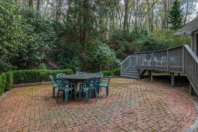 300 E Main Street, Centerport, NY 11721