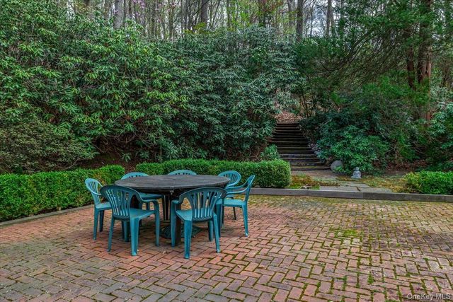 300 E Main Street, Centerport, NY 11721