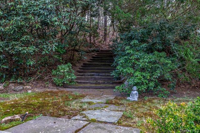 300 E Main Street, Centerport, NY 11721