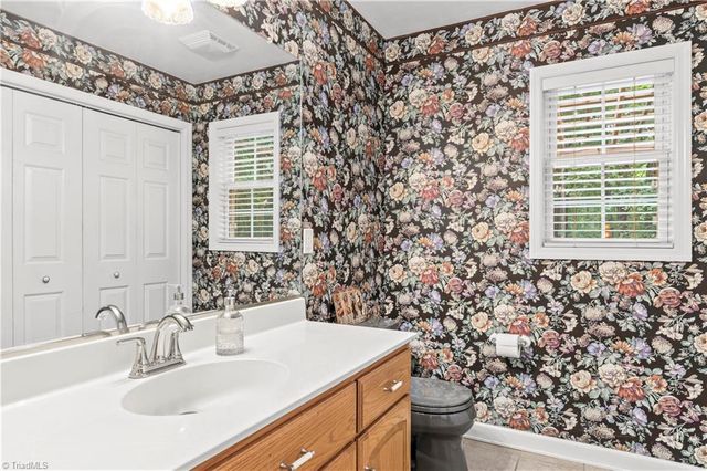 6275 Raven Forest Court, Winston-salem, NC 27105