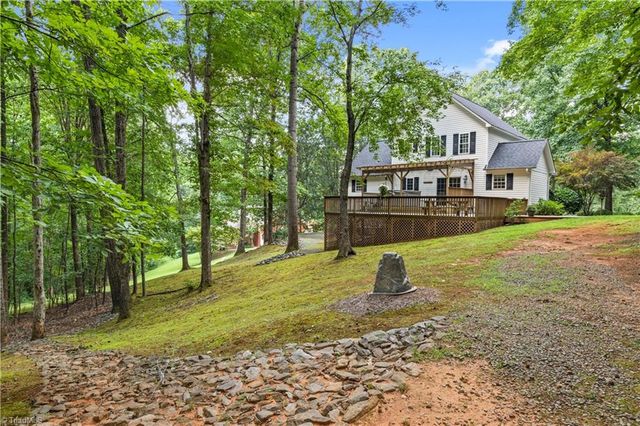 6275 Raven Forest Court, Winston-salem, NC 27105