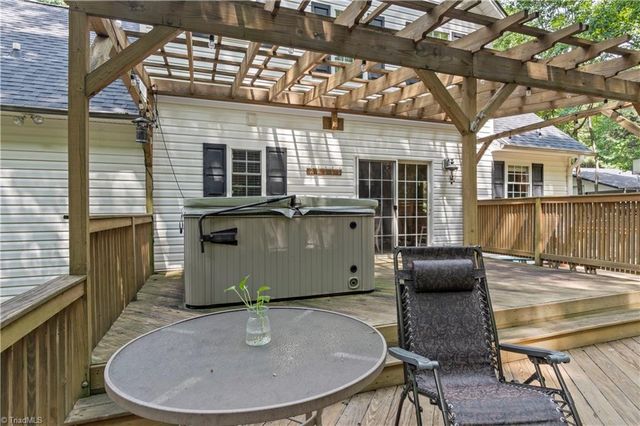 6275 Raven Forest Court, Winston-salem, NC 27105